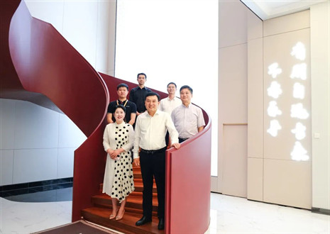 熱烈歡迎省委統(tǒng)戰(zhàn)部張部長一行蒞臨客來福家居股份有限公司指導(dǎo)工作！